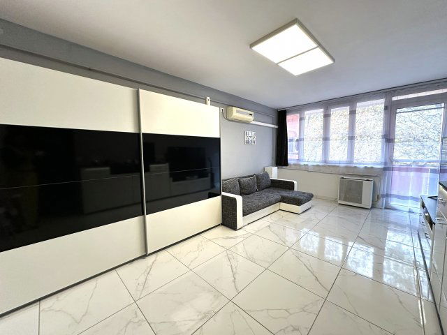 Eladó téglalakás, Vácon 62.9 M Ft, 2 szobás