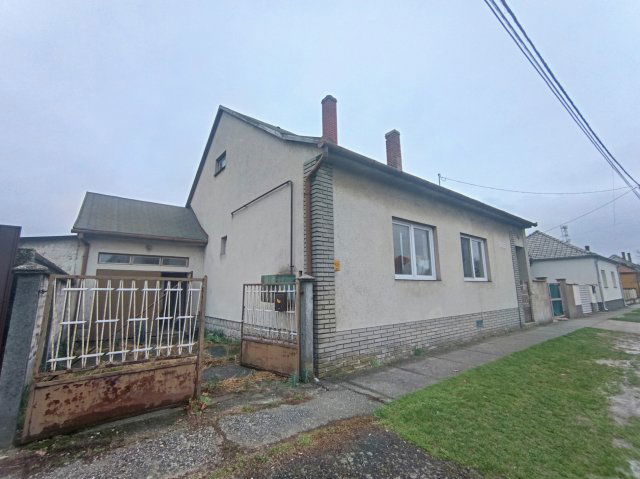 Eladó családi ház, Szentlőrincen 14.99 M Ft, 2 szobás