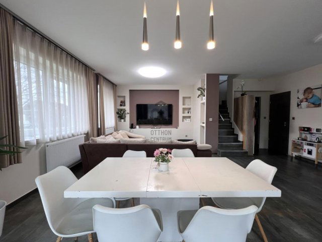 Eladó ikerház, Budapesten, XVIII. kerületben 124.9 M Ft, 5 szobás