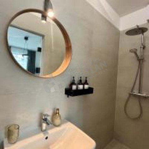 Kiadó téglalakás, albérlet, VI. kerületben, Csengery utcában