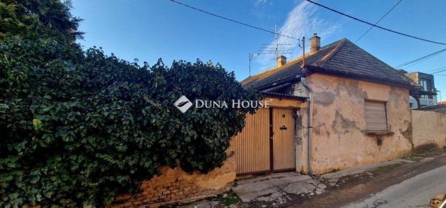 Eladó családi ház, Vácon 34.9 M Ft, 2 szobás
