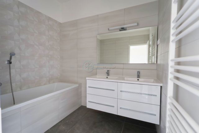 Eladó téglalakás, Szegeden 65.8 M Ft, 2 szobás