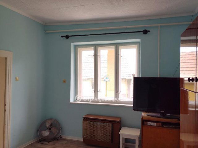 Eladó családi ház, Szentistvánon 14.45 M Ft, 1 szobás