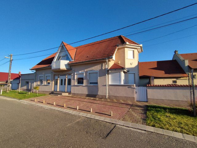 Eladó családi ház, Jászfényszarun 59 M Ft, 5 szobás