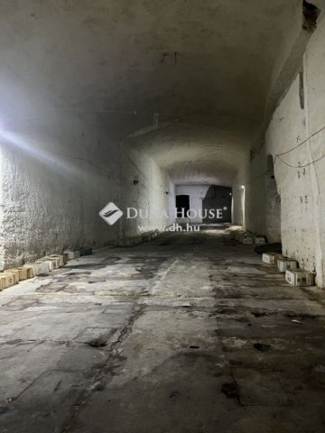 Eladó ipari ingatlan, Budapesten, XXII. kerületben 199.999 M Ft