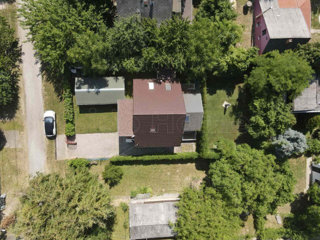 Eladó nyaraló, Velencén 119.9 M Ft, 5 szobás