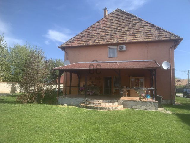 Eladó családi ház, Ercsiben 59.9 M Ft, 5 szobás