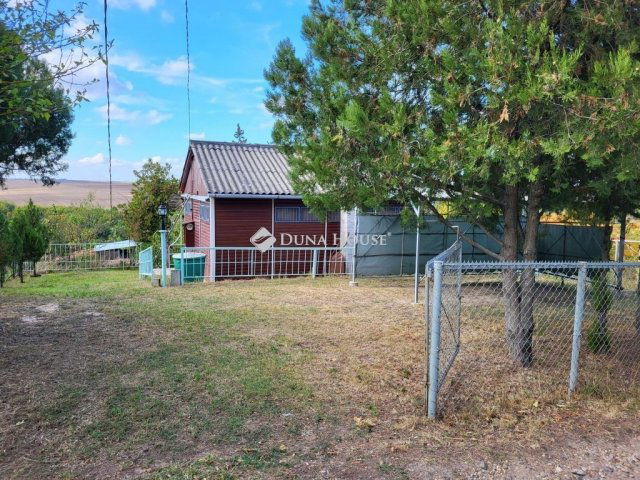 Eladó nyaraló, Adonyban 26 M Ft, 2 szobás / költözzbe.hu