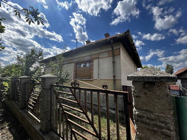 Eladó családi ház, Besenyszögön 22.9 M Ft, 2 szobás
