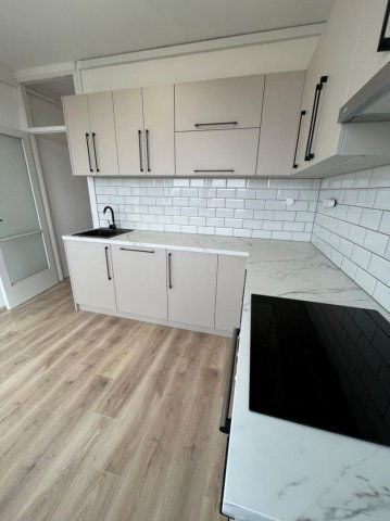 Eladó panellakás, Debrecenben 63.49 M Ft, 3 szobás