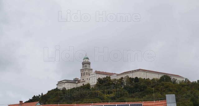 Eladó családi ház, Pannonhalmán 144.99 M Ft, 5 szobás