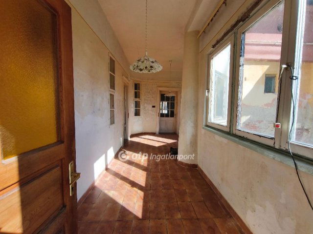 Eladó téglalakás, Kunszentmártonban 7.5 M Ft, 2 szobás