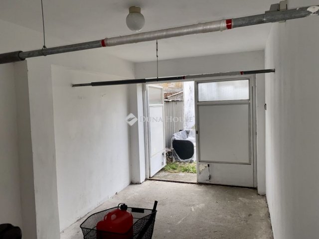 Eladó garázs, Szegeden, Dankó Pista utcában 10.9 M Ft