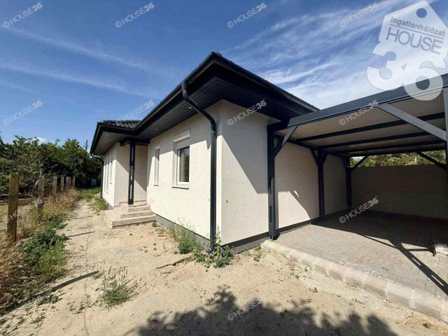 Eladó ikerház, Kecskeméten 63.9 M Ft, 3 szobás