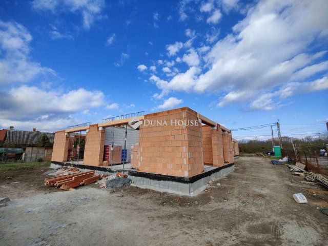 Eladó ikerház, Budapesten, XVIII. kerületben 149.9 M Ft, 4 szobás