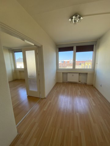 Eladó téglalakás, Debrecenben, Kossuth téren 69 M Ft, 2 szobás