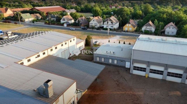 Eladó ipari ingatlan, Veresegyházon 897 M Ft