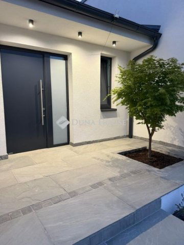 Eladó családi ház, Szombathelyen 100 M Ft, 3 szobás