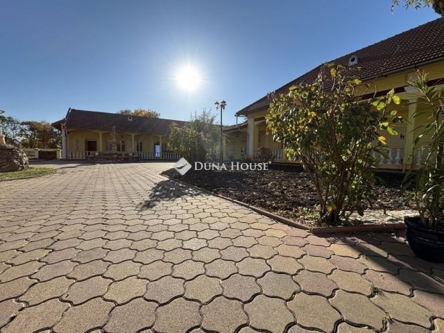 Eladó családi ház, Szarvason 130 M Ft, 5+1 szobás