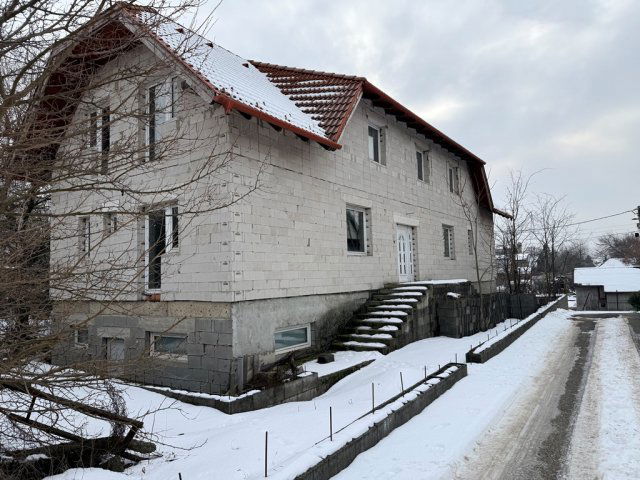 Eladó családi ház, Szigetszentmiklóson 84.9 M Ft, 8 szobás