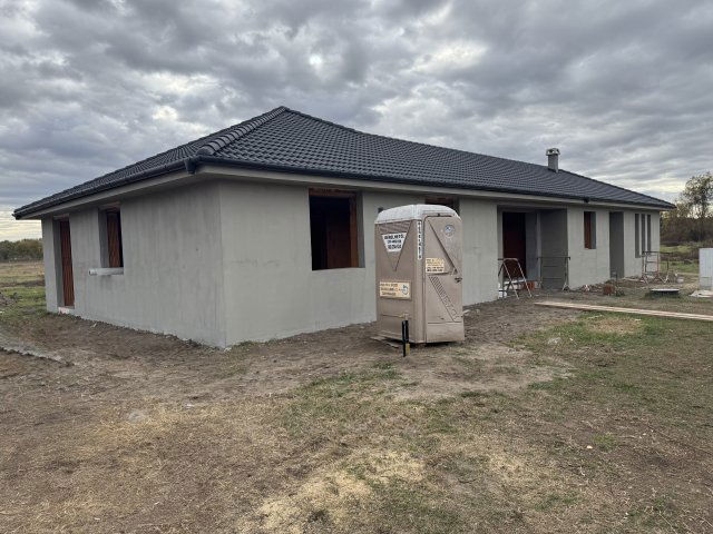 Eladó ikerház, Debrecenben 79 M Ft, 3 szobás