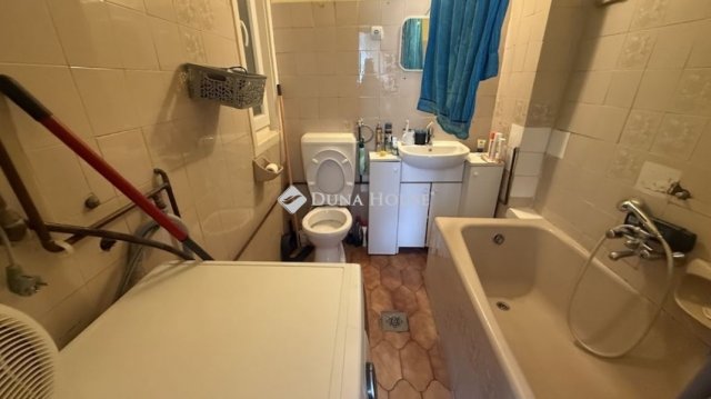 Eladó téglalakás, Szombathelyen 28 M Ft, 2 szobás