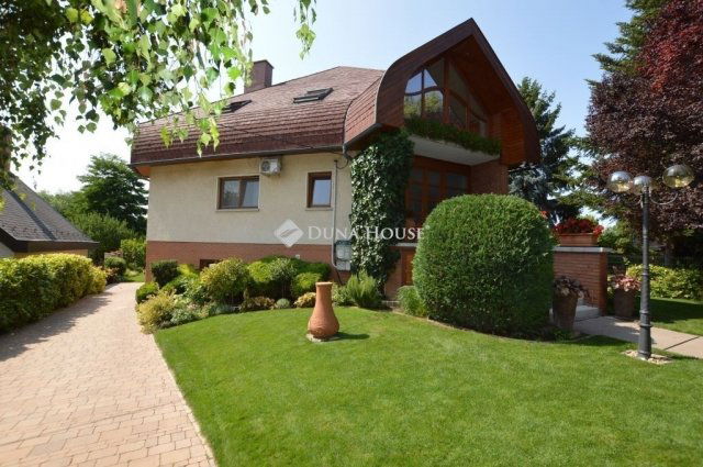 Eladó családi ház, Nagytarcsán 160 M Ft, 6 szobás