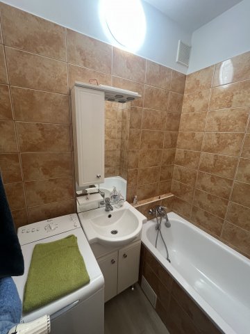 Kiadó panellakás, albérlet, Pécsett 230 E Ft / hó, 3 szobás