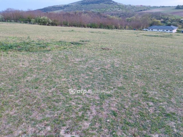 Eladó telek, Szomoron 35 M Ft / költözzbe.hu