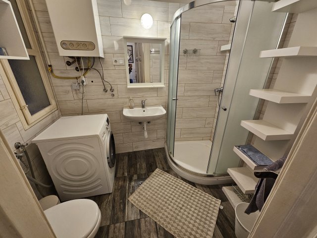 Eladó téglalakás, VIII. kerületben, Harminckettesek terén