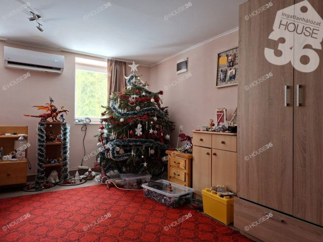 Eladó családi ház, Kiskunfélegyházán 33 M Ft, 2 szobás