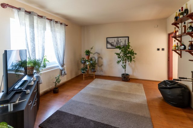 Eladó családi ház, Szolnokon 79.5 M Ft, 5 szobás