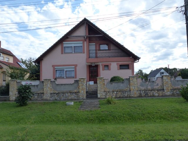 Eladó családi ház, Kozármislenyen 128.5 M Ft, 6 szobás