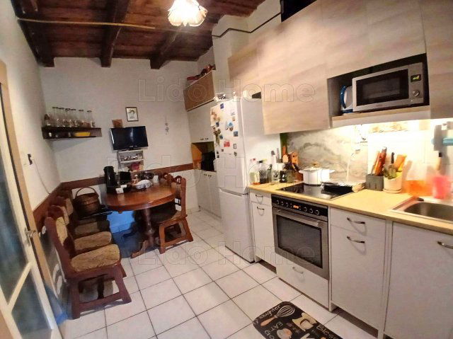 Eladó családi ház, Kajárpécen 33.9 M Ft, 4 szobás