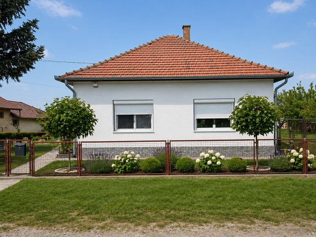 Eladó családi ház, Ráckeresztúron 70.5 M Ft, 2 szobás