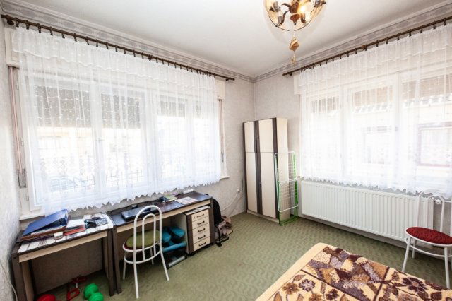 Eladó családi ház, Ikladon 84.9 M Ft, 6 szobás