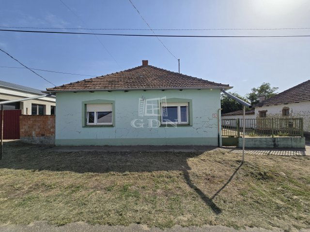 Eladó családi ház, Borotán 18 M Ft, 3 szobás