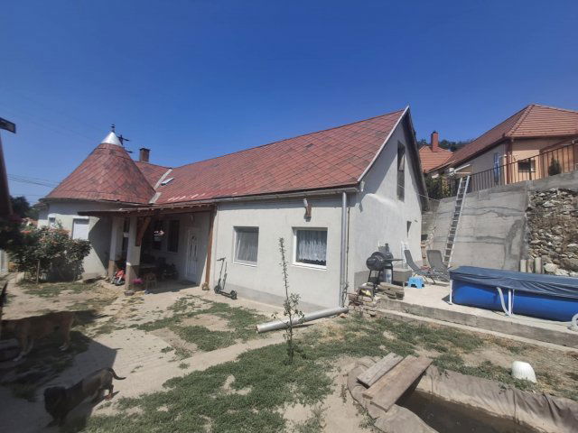 Eladó családi ház, Csolnokon 61.9 M Ft, 4 szobás