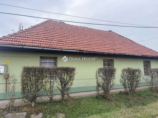 Eladó családi ház, Cegléden 34.9 M Ft, 3 szobás