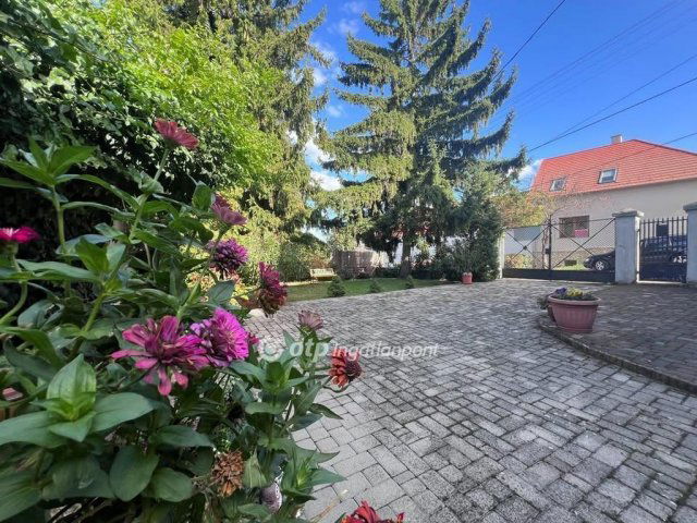 Eladó családi ház, Veszprémben 179 M Ft, 5 szobás