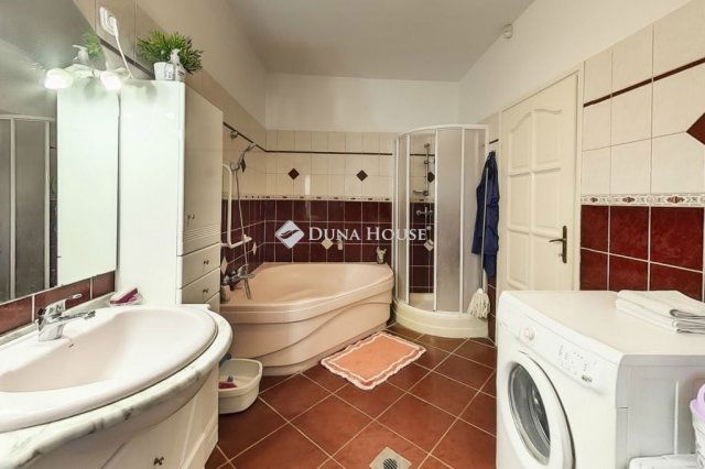 Eladó családi ház, Táborfalván 117 M Ft, 5 szobás