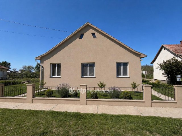 Eladó családi ház, Konyáron 29.9 M Ft, 3 szobás