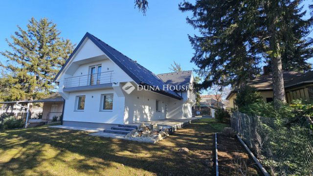 Eladó családi ház, Siófokon 259.9 M Ft, 9 szobás