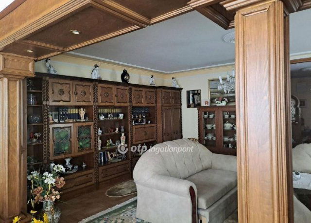 Eladó családi ház, Dunaújvárosban 88.9 M Ft, 2 szobás