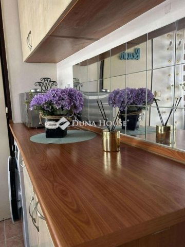 Eladó téglalakás, Pécsett 39.9 M Ft, 2 szobás