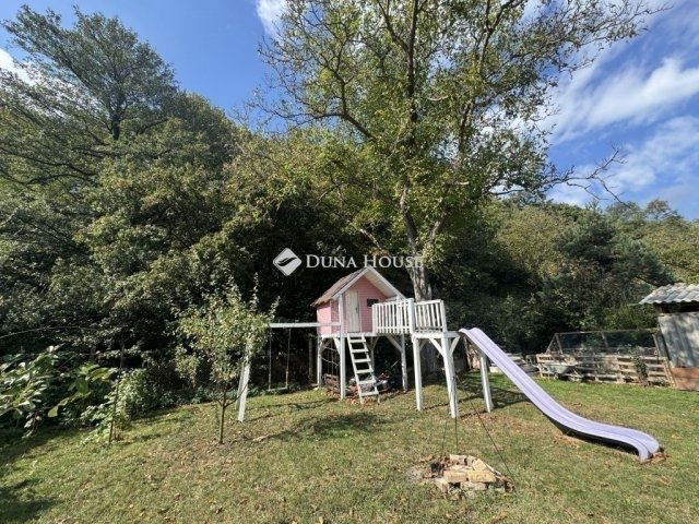 Eladó családi ház, Pécsett 64.9 M Ft, 3 szobás