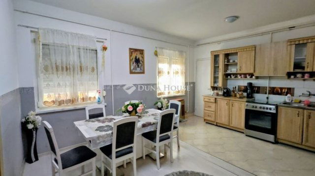 Eladó téglalakás, Kecskeméten 65.9 M Ft, 4 szobás