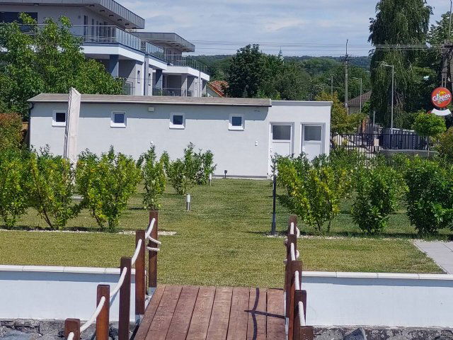 Eladó téglalakás, Szántódon 215.46 M Ft, 2+2 szobás