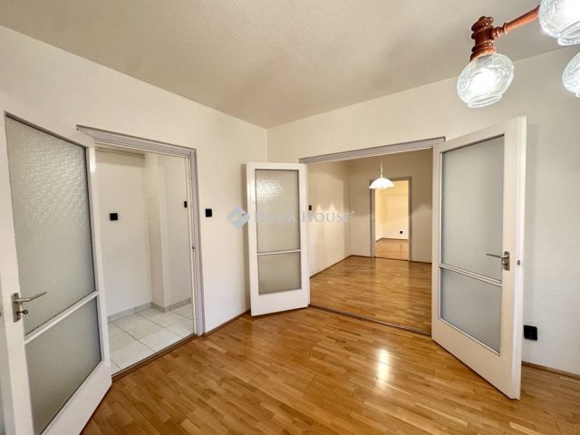 Eladó panellakás, Budaörsön, Szivárvány utcában 87.9 M Ft