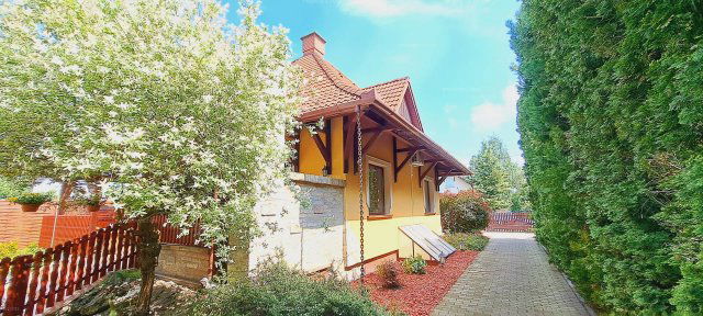 Eladó családi ház, Szigetszentmártonban 139 M Ft, 6 szobás